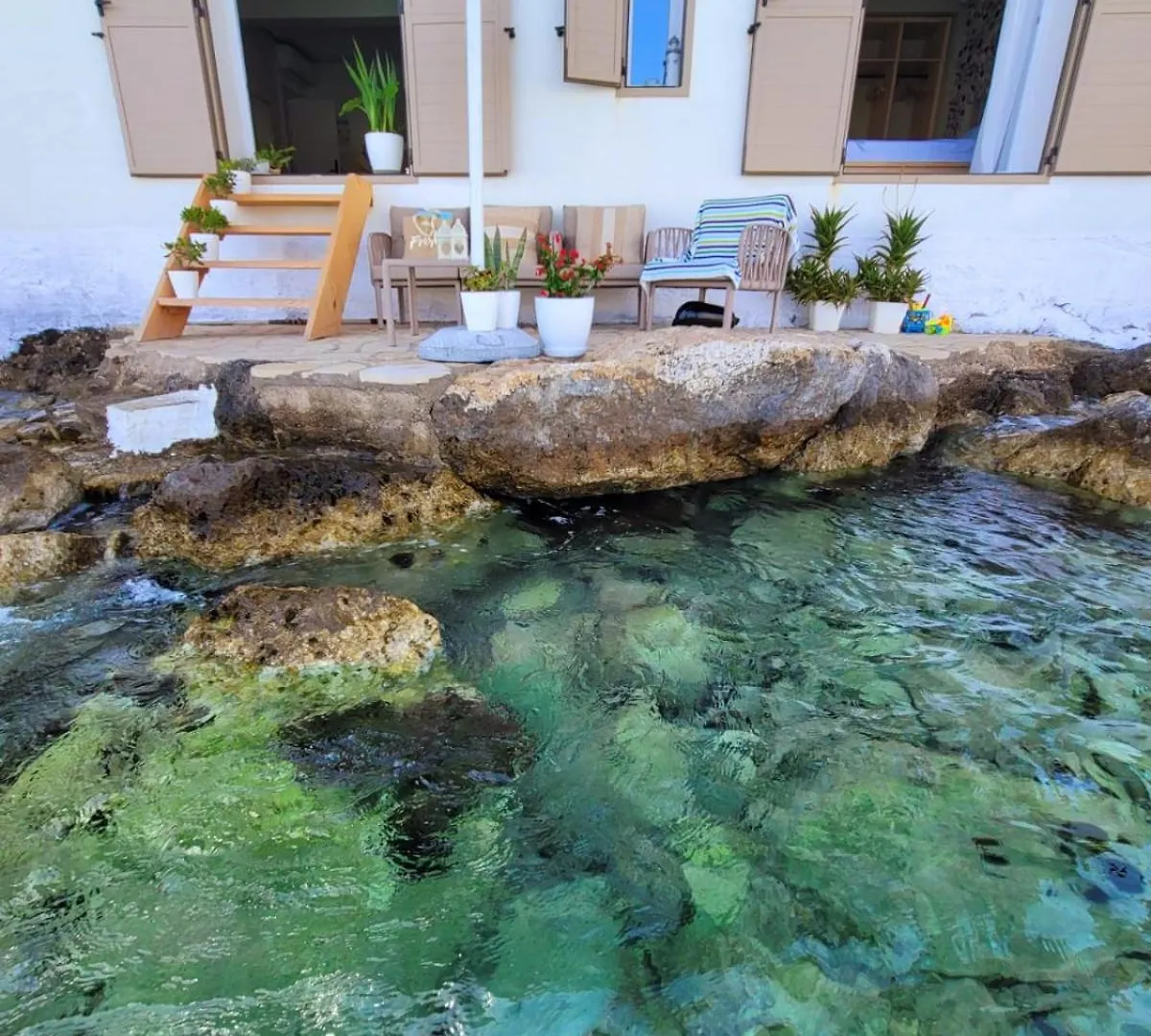 Artis Blue Relax Hotel Himare 4*,